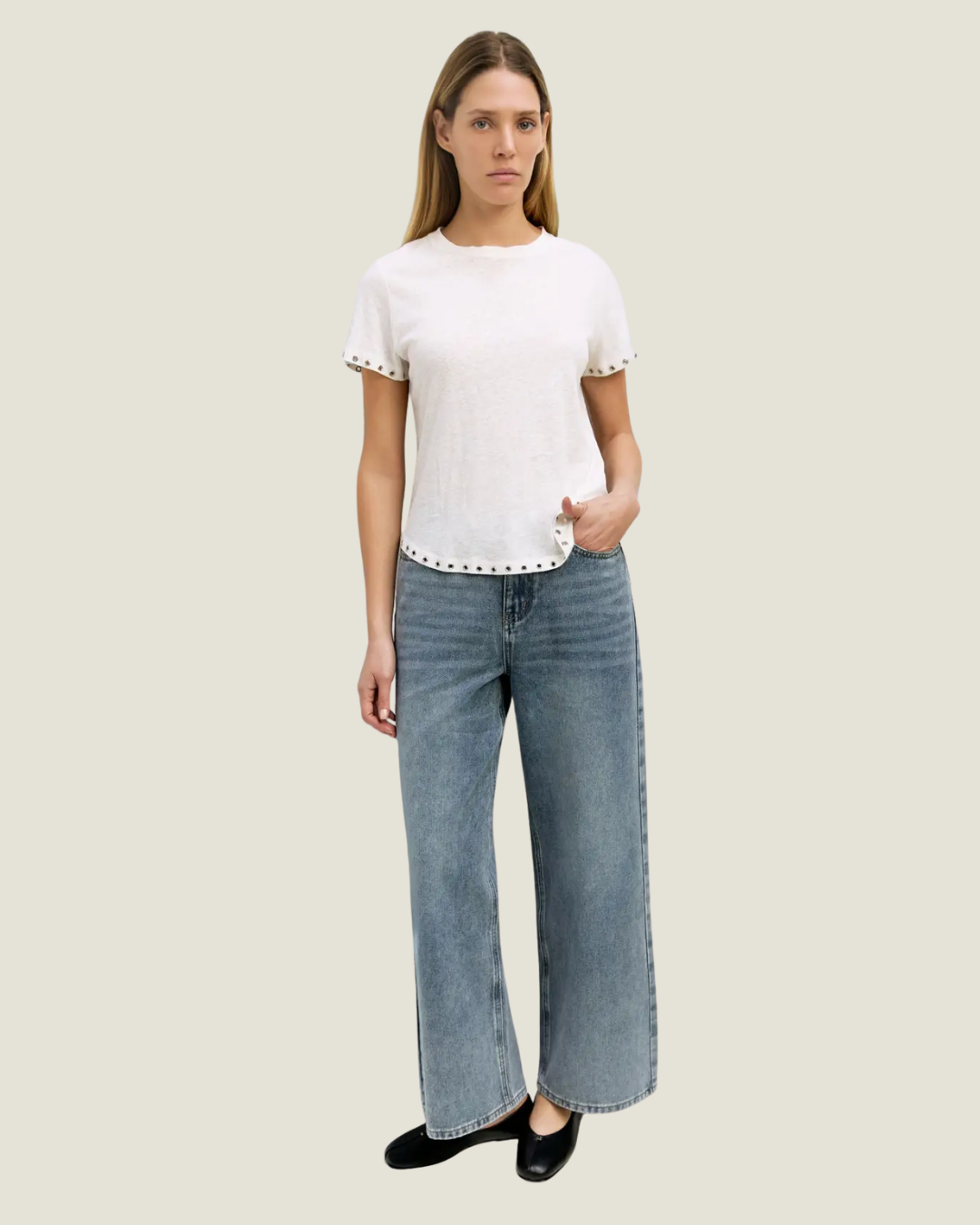 Classic white tee with rivet detailing on the hem. 