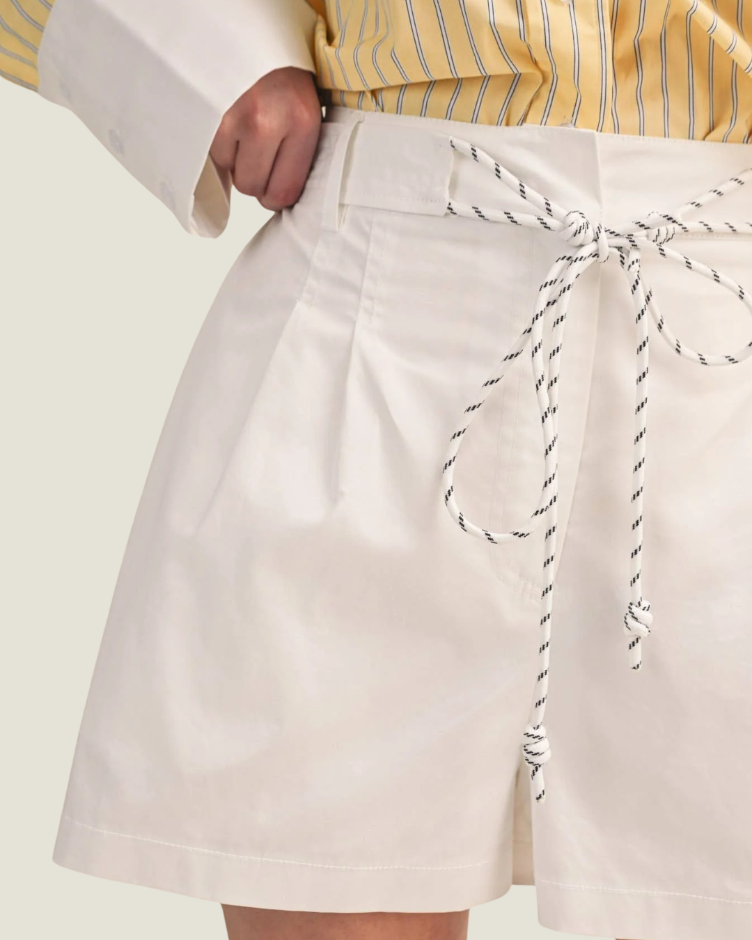 Avilon High Waist White Pleated Shorts