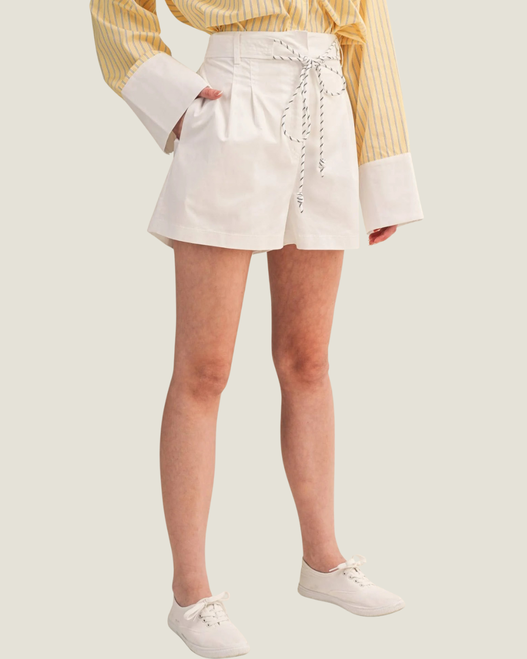 Avilon High Waist White Pleated Shorts