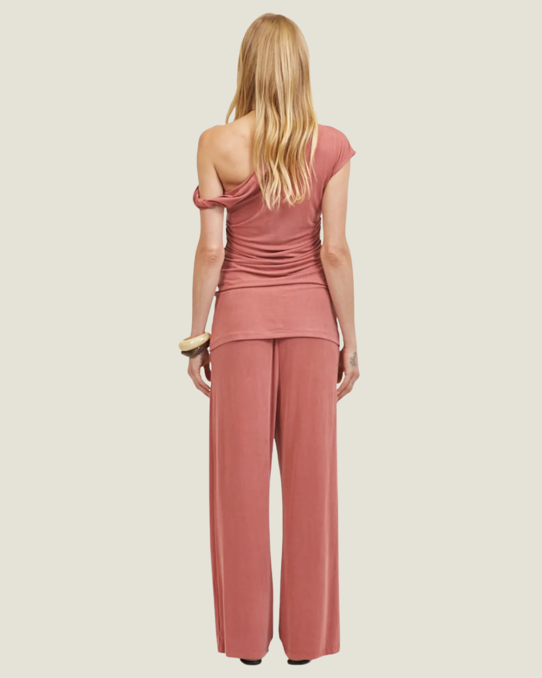 Luci Asymmetric Tank